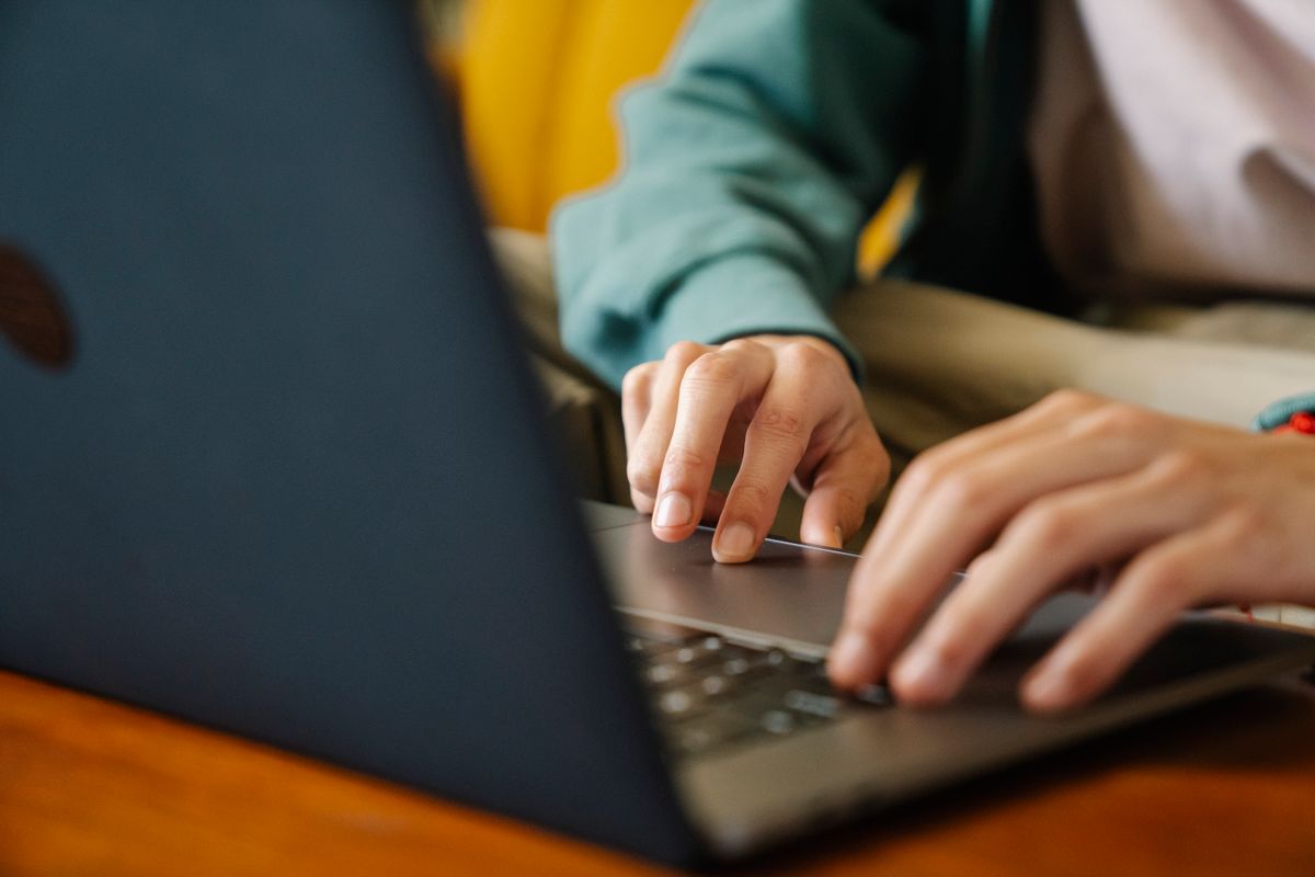 Richiesta scambio casa: scrivere un messaggio al computer