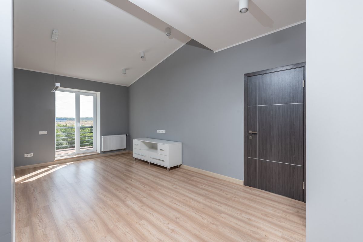 Scambio appartamento: interno luminoso di un appartamento in città